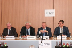 Prof. Bürrig, BDP, (von links) Dr. Bobrowski, BDL, Dr. Wujciak, BDR (Sprecher...