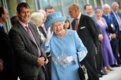 Photo: The Queen opens new Northern Ireland hospital