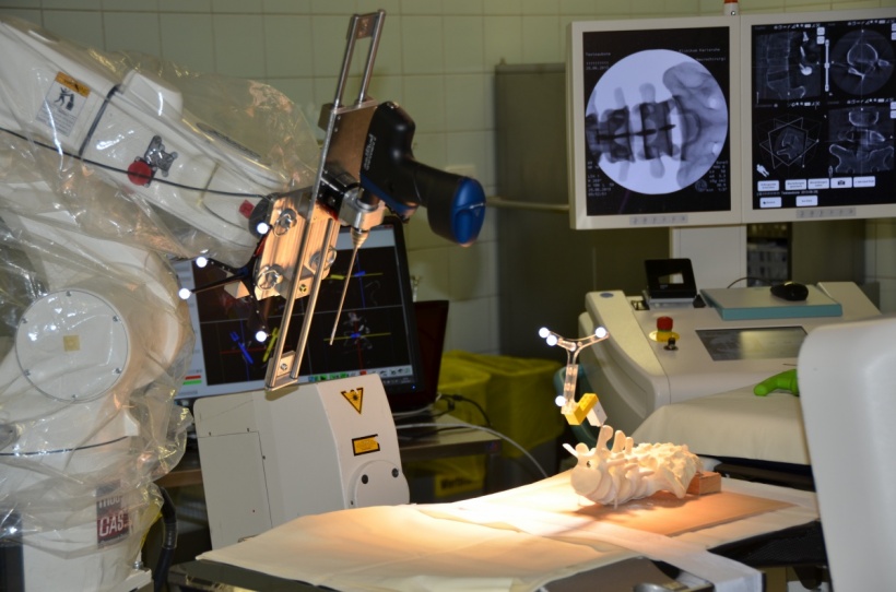 An assistance system for minimally invasive spinal surgery: Robot-assisted...