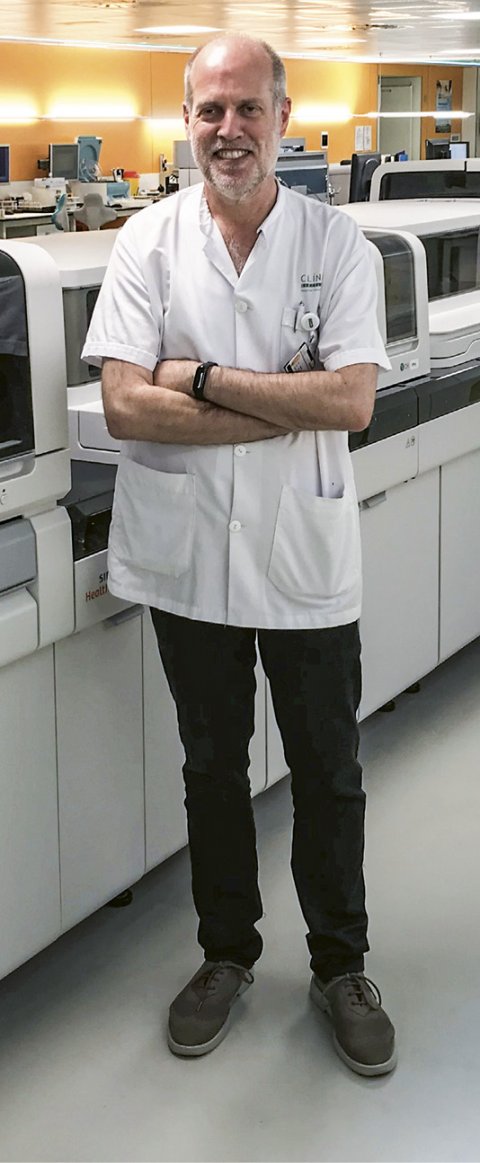 jose luis bedini standing in medical laboratory