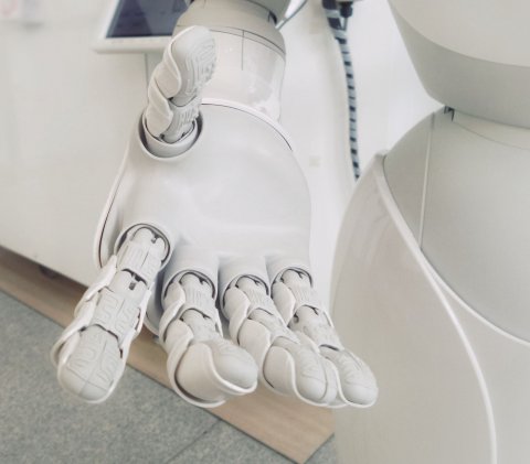 closeup of white robot hand
